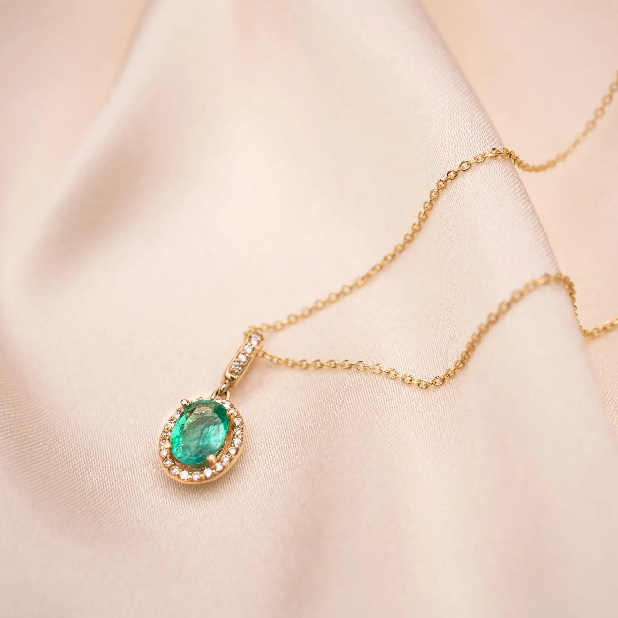 14k Oval Emerald Necklace