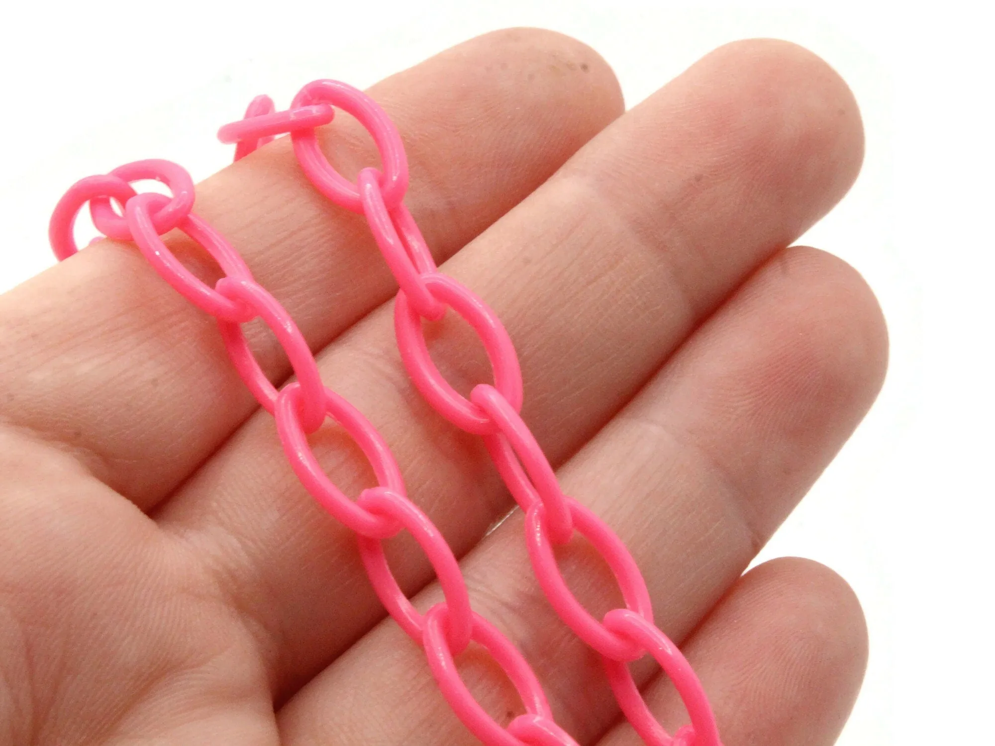 15.75 Inch Hot Pink Plastic Oval Chain - 40cm chain - 13x8mm links