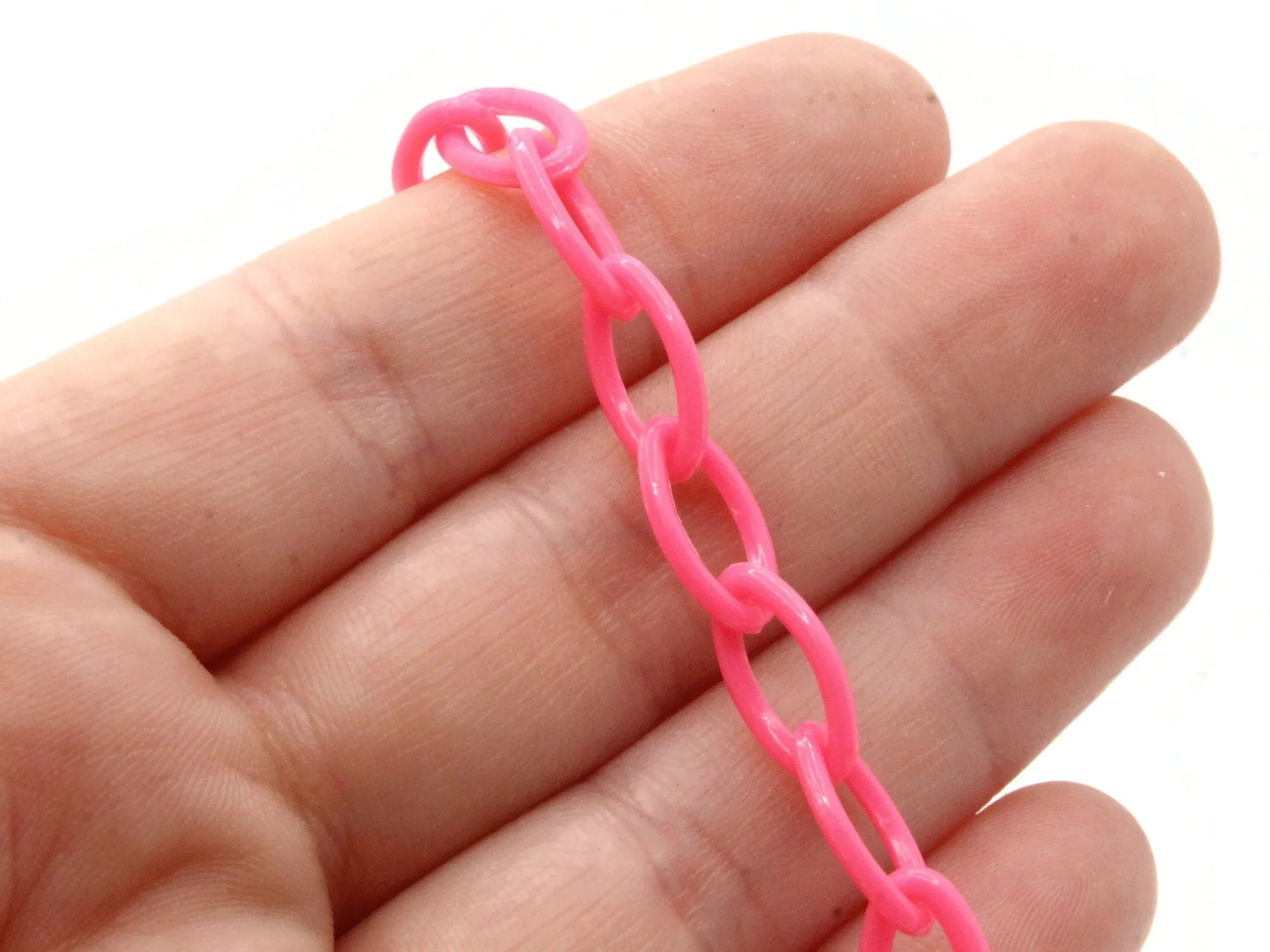 15.75 Inch Hot Pink Plastic Oval Chain - 40cm chain - 13x8mm links