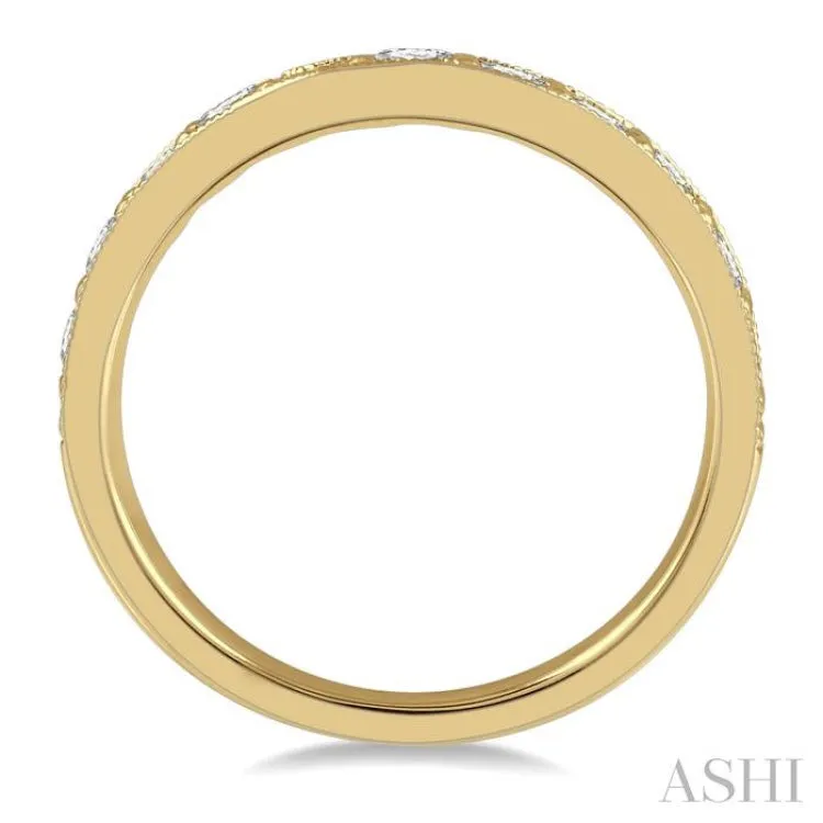 3/4 Ctw Arched Round Cut Diamond Wedding Band in 14K Yellow Gold