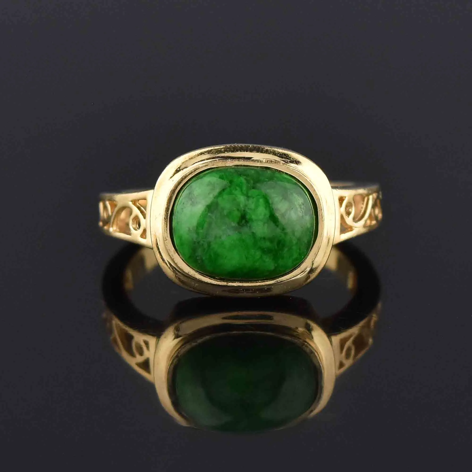 Burmese Maw Sit Sit Ring in 14K Gold, Green Jadeite