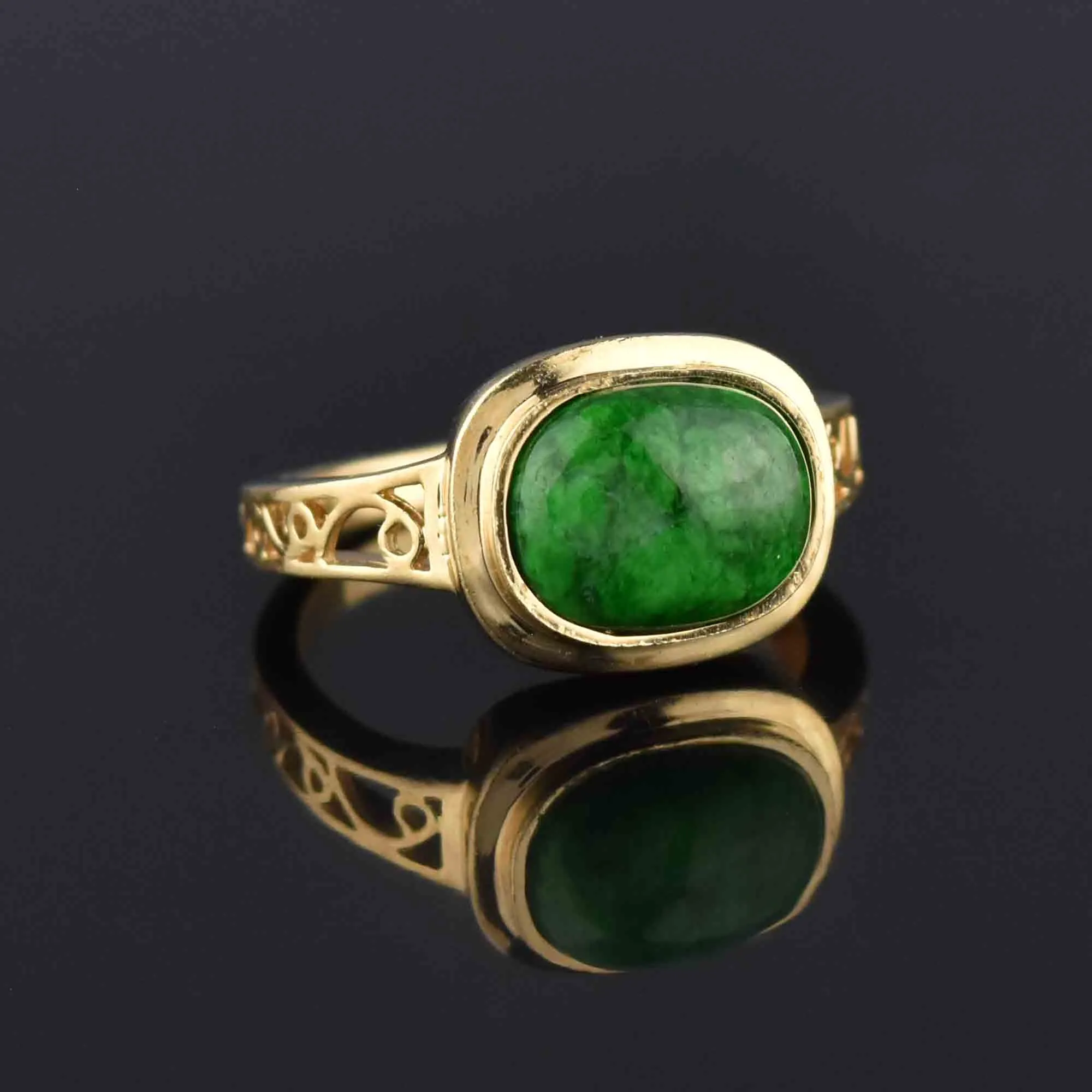 Burmese Maw Sit Sit Ring in 14K Gold, Green Jadeite