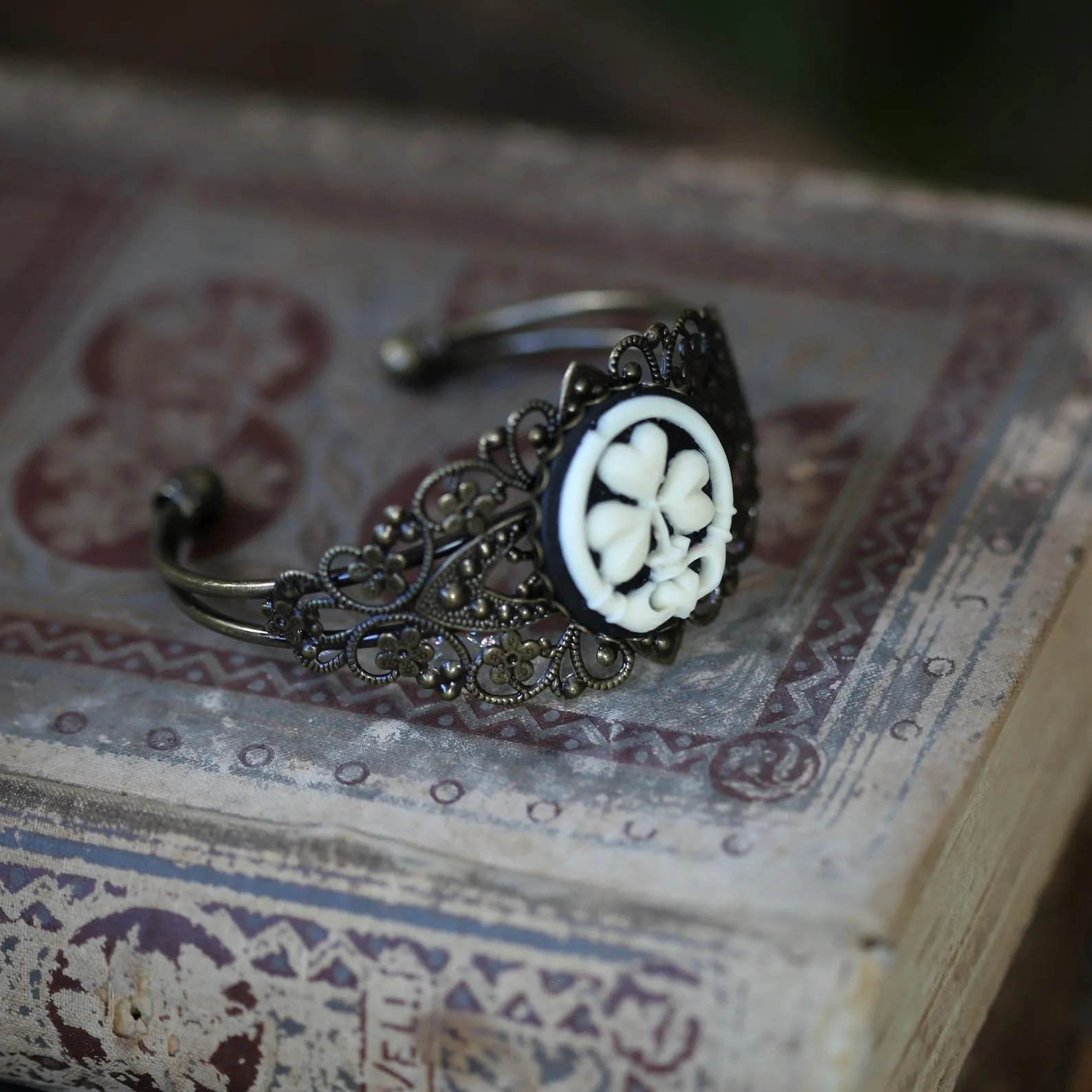 Claddagh Cameo Cuff Bracelet - Green or Black