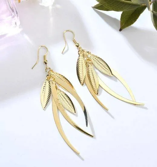 Dangling Feathers Earrings in Gold or Silver For Woman