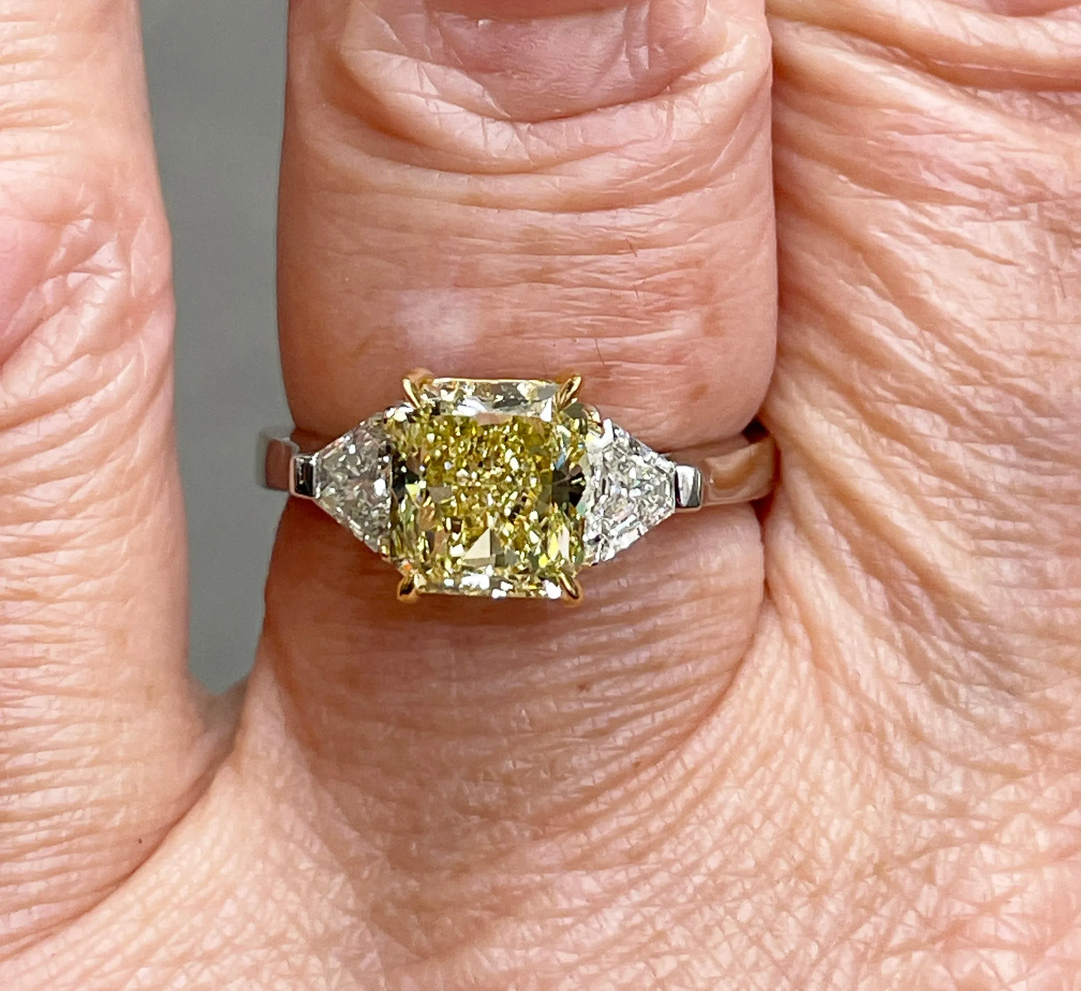 Estate GIA 2.66ct Natural Fancy Yellow RADIANT 3 Stone Diamond Engagement Platinum Ring