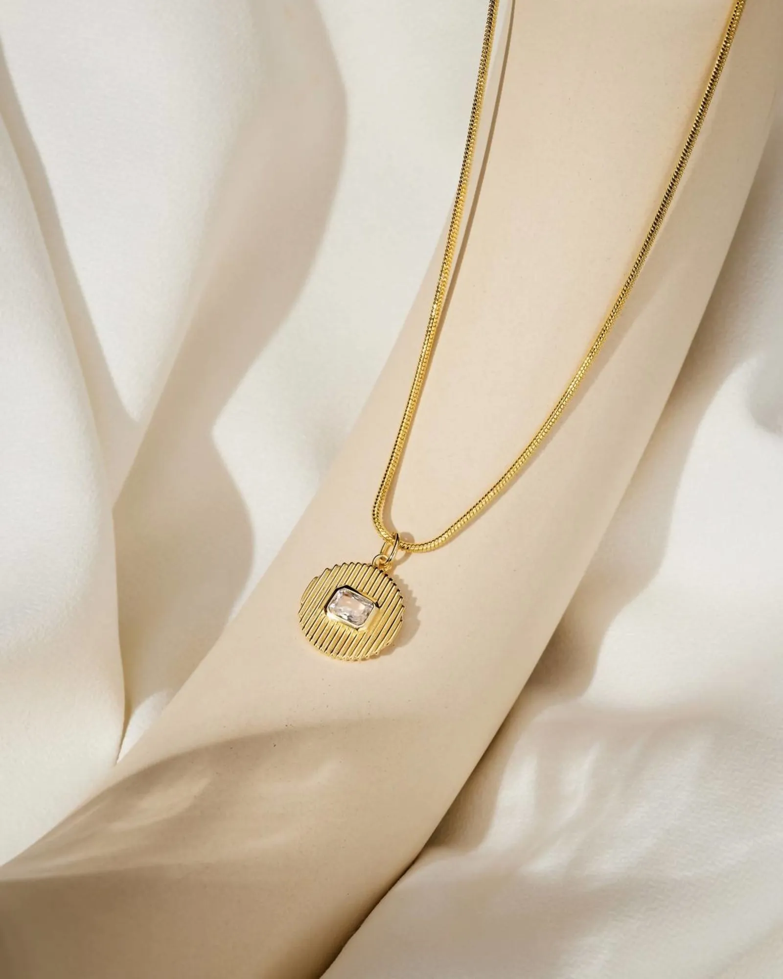 Le Signe Pendant Necklace in Gold | Gold