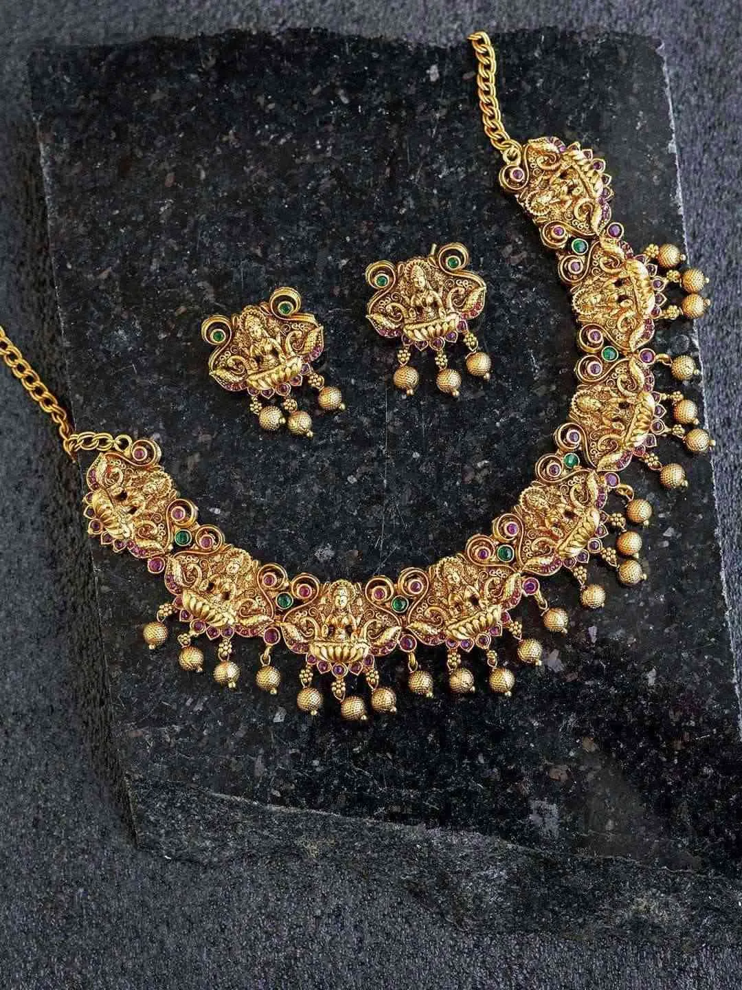 Nagalakshmi Short Necklace With Studs