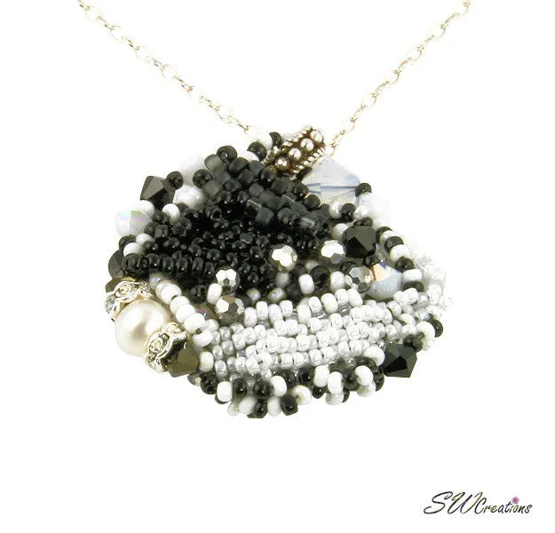 Noir Sur Blanc Bead Art Pendant