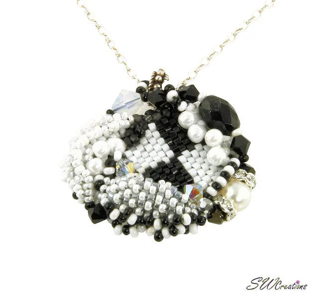 Noir Sur Blanc Bead Art Pendant