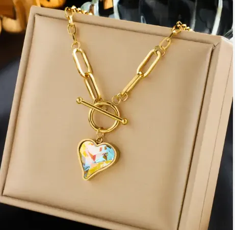 PAPARAZZI - Crystal Heart Necklace 18K Gold