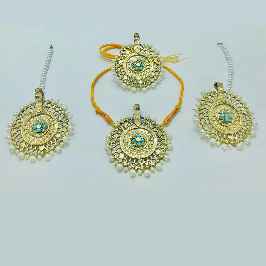 Pearls And Golden Big Motif Jewelry Set