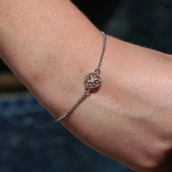 SIGNATURE SMALL DISC BRACELET