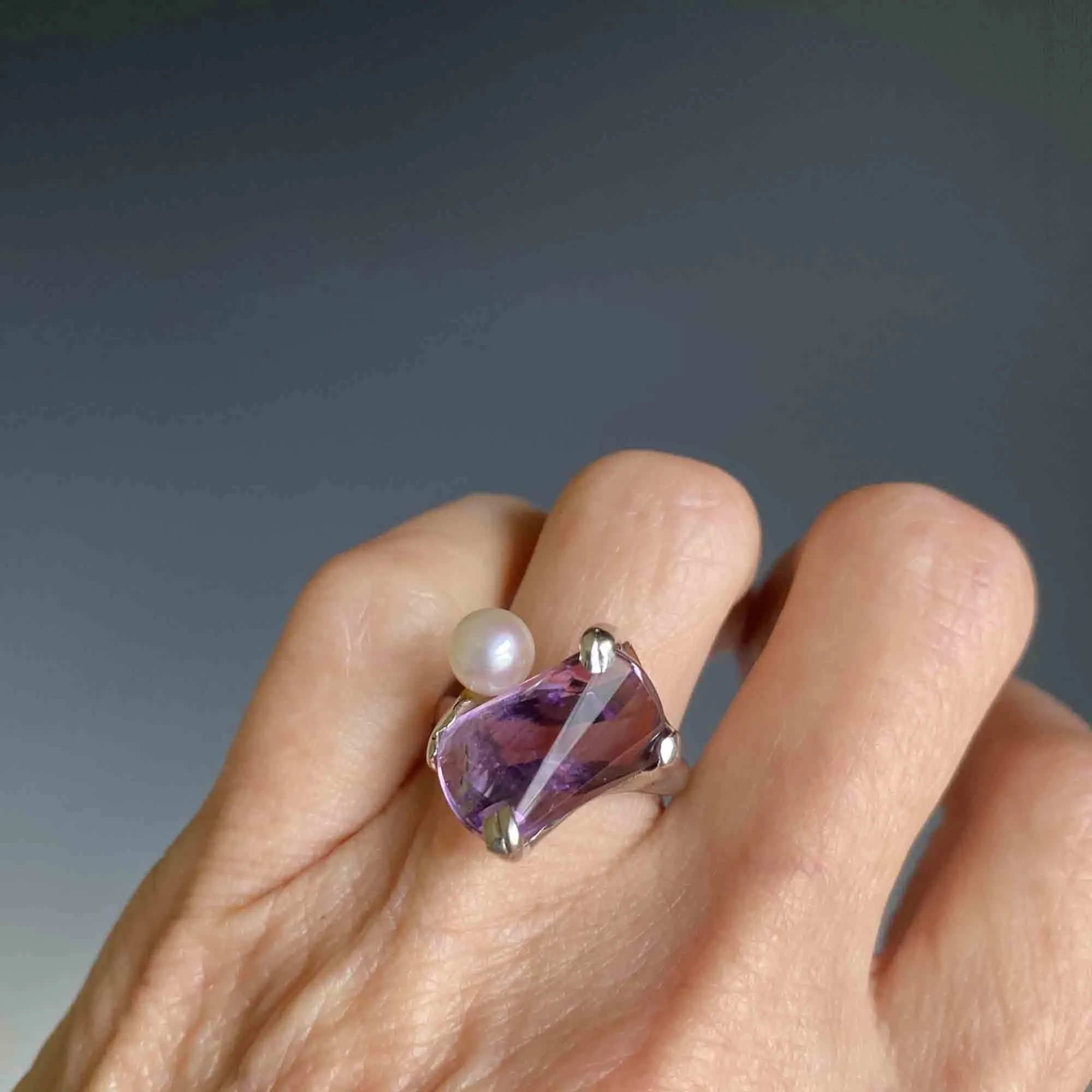 Vintage 14K White Gold Pearl Fantasy Cut Amethyst Ring