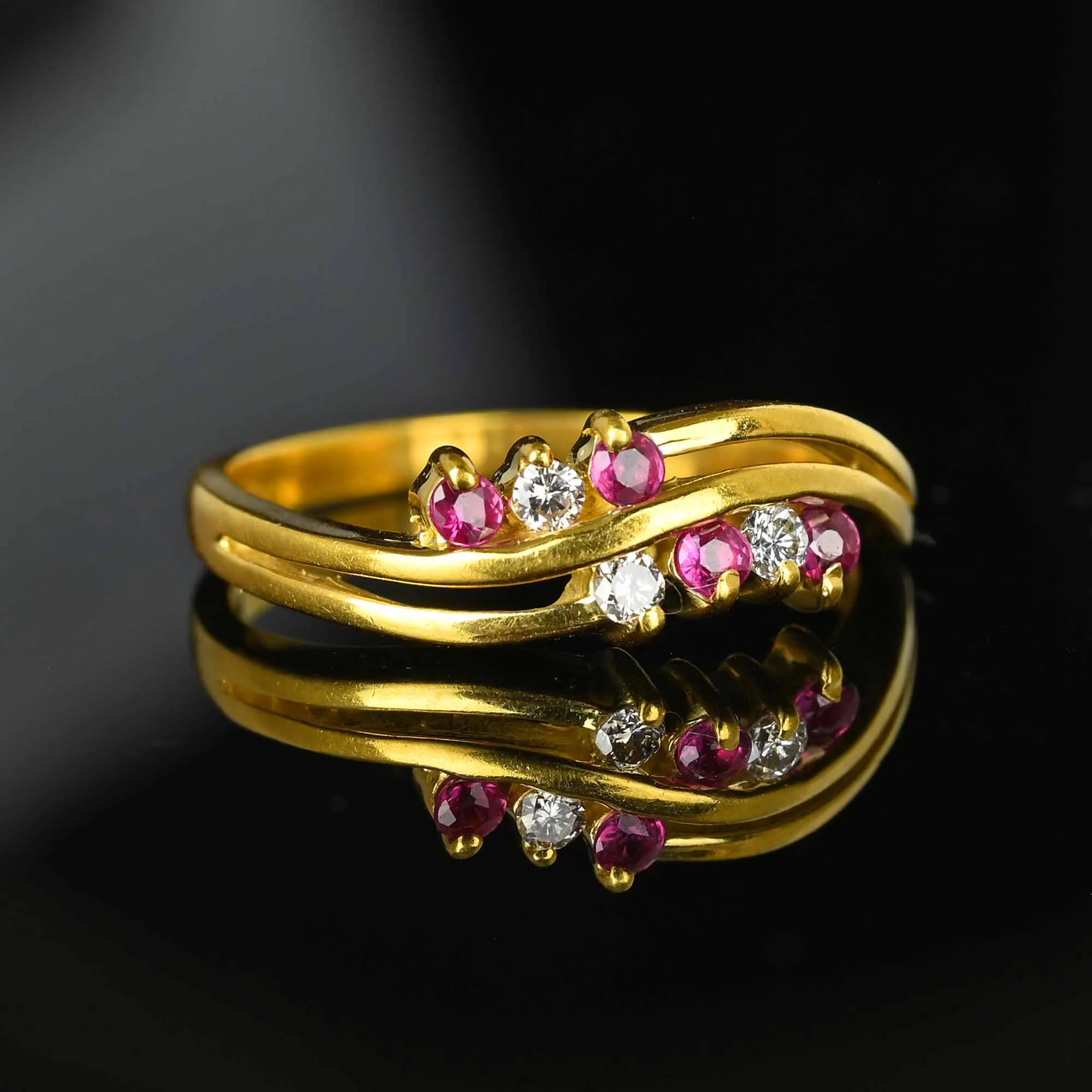 Vintage 18K Gold Diamond Ruby Wave Ring Band