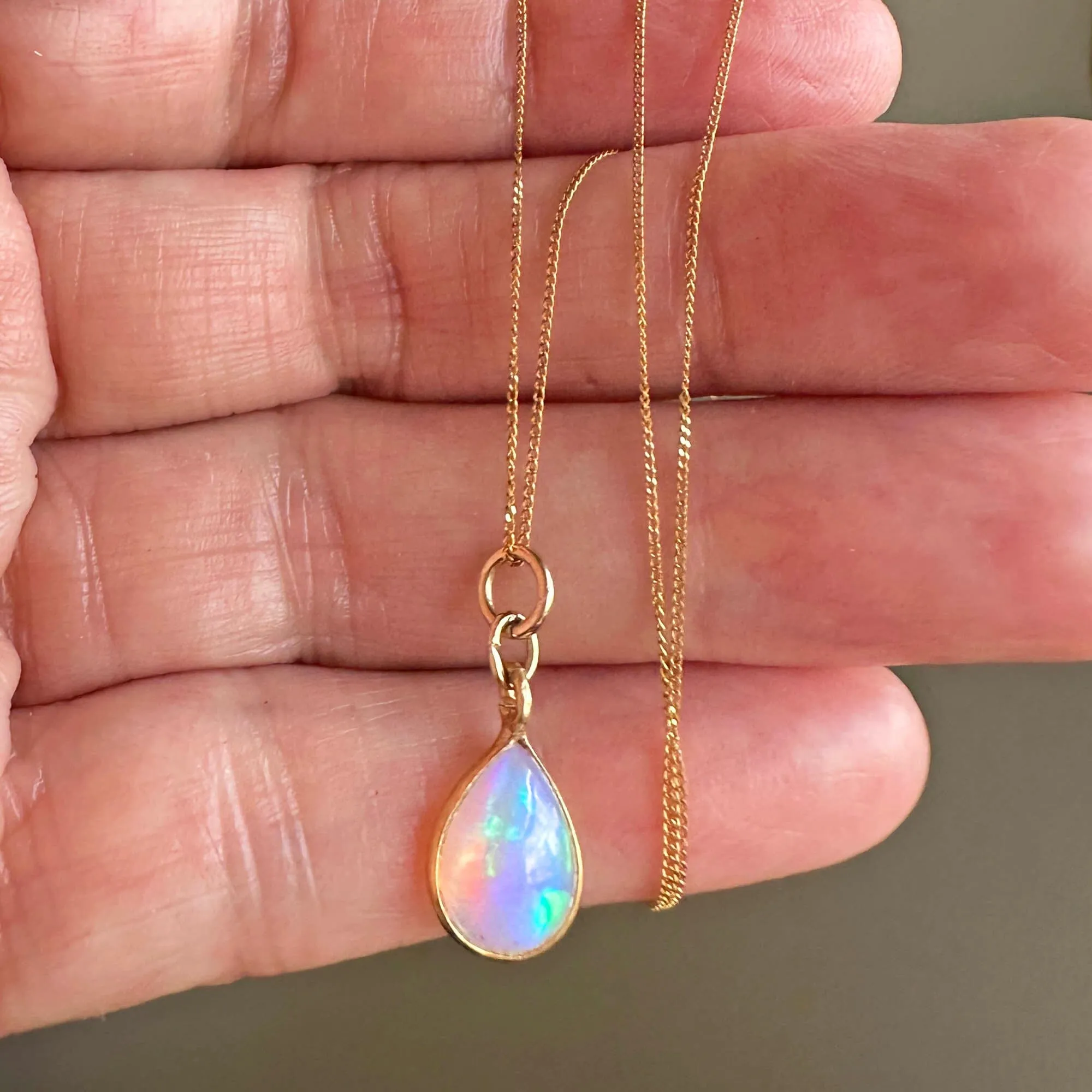 Vintage 9K Gold Chain Jelly Opal Pendant Necklace