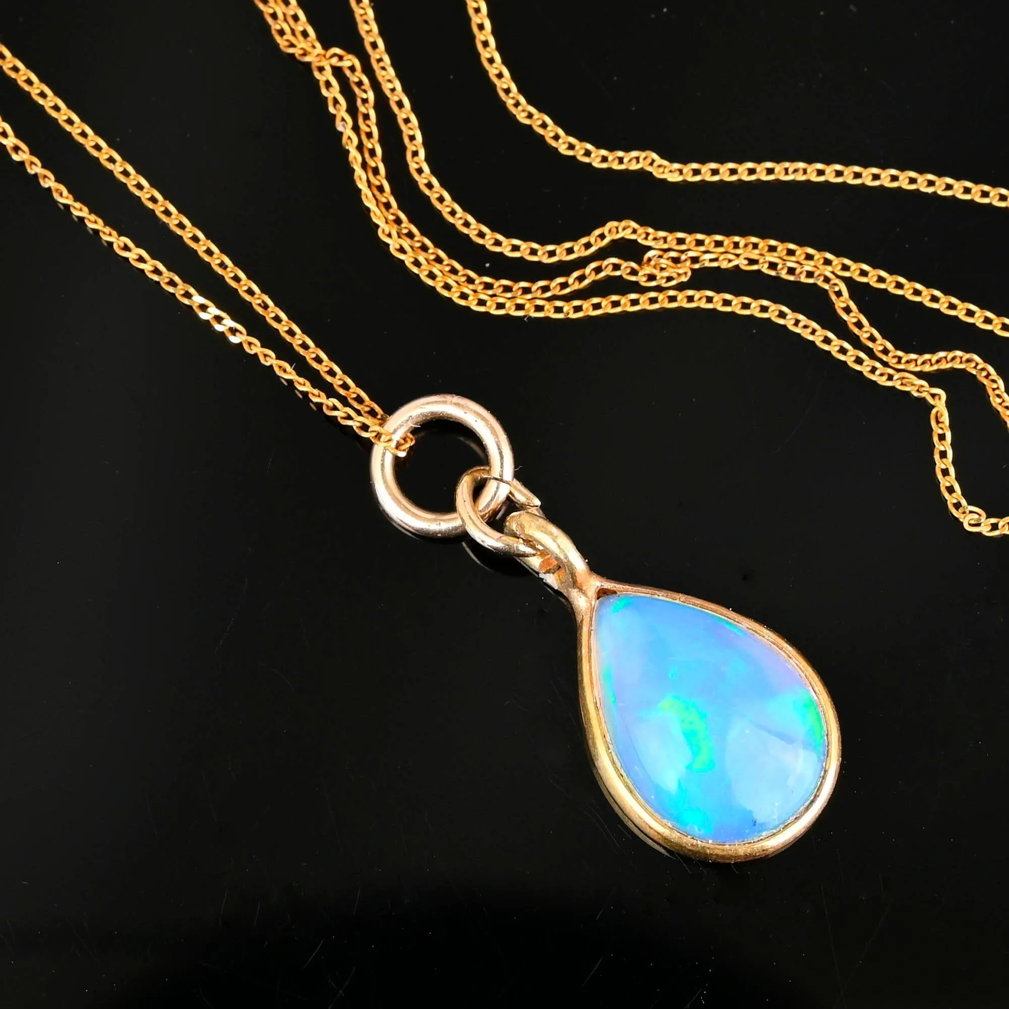 Vintage 9K Gold Chain Jelly Opal Pendant Necklace